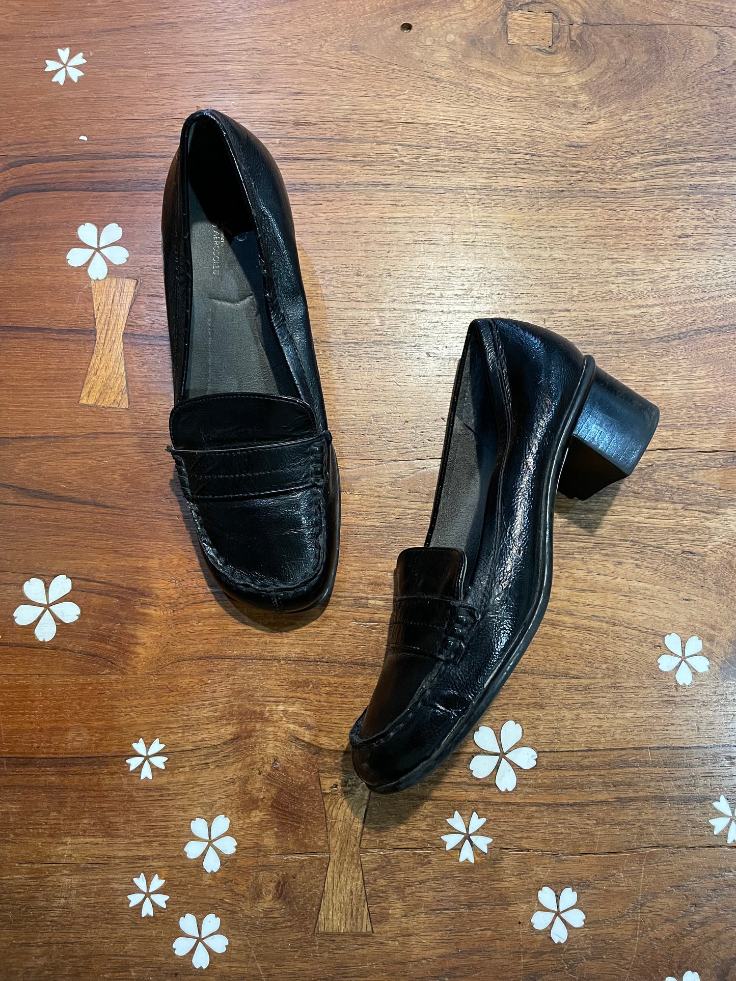 aerosoles black vegan leather heeled loafer