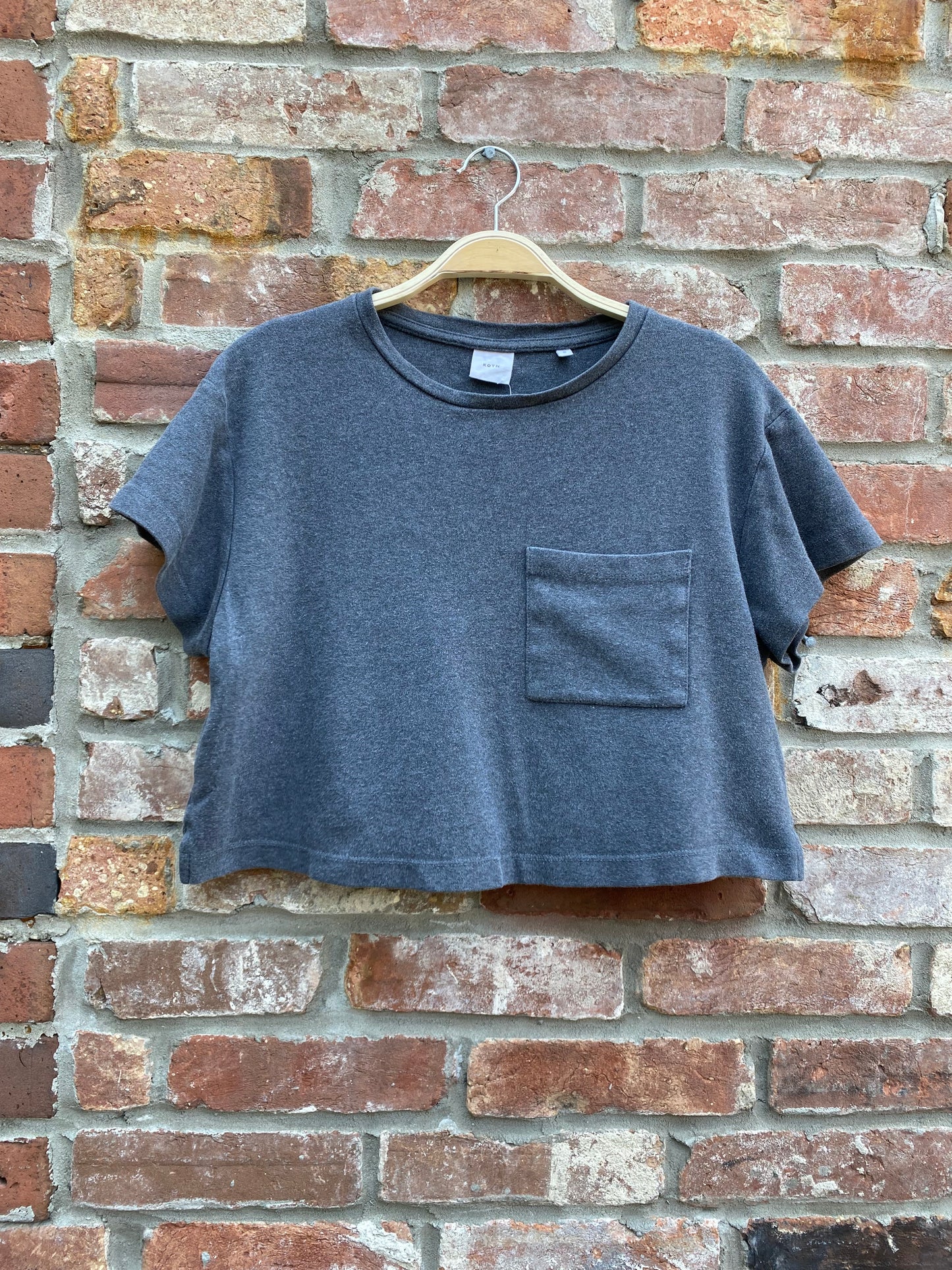 kotn grey cropped pocket tee