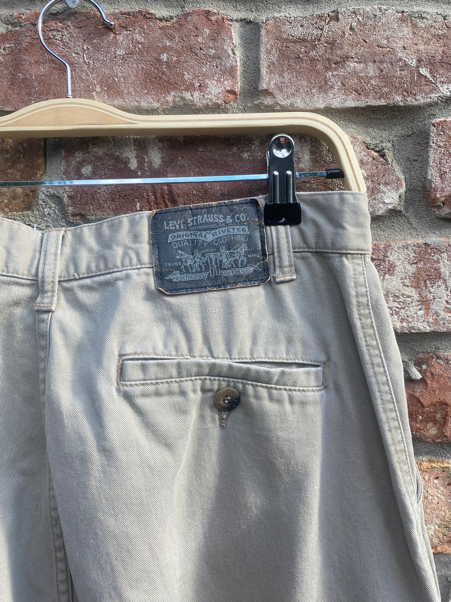 vintage 00s levi's baggy cargo pants