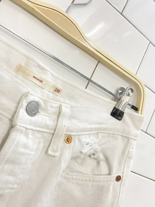 levi's wedgie straight leg distressed jeans - good market thrift store