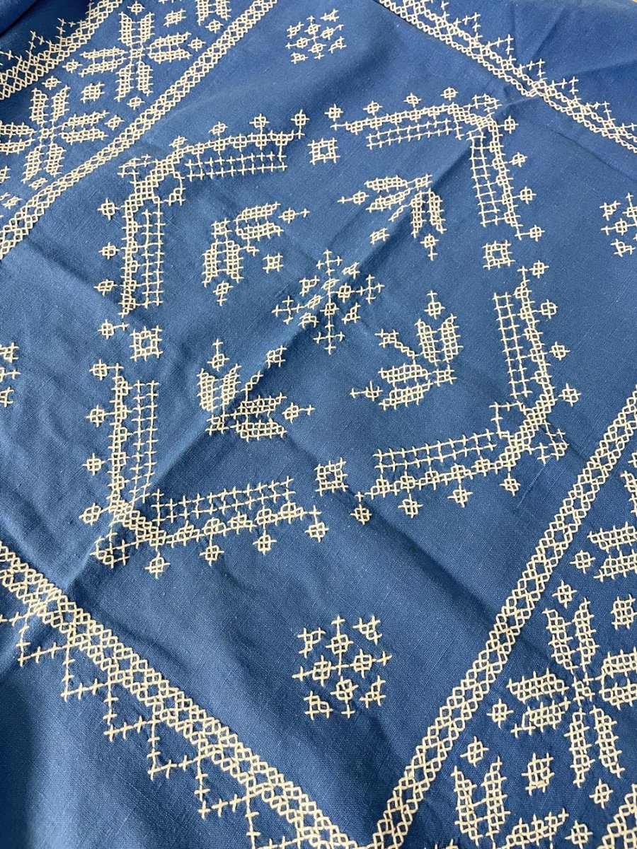 vintage cross stitch quilt star table cloth / tapestry - good market thrift store