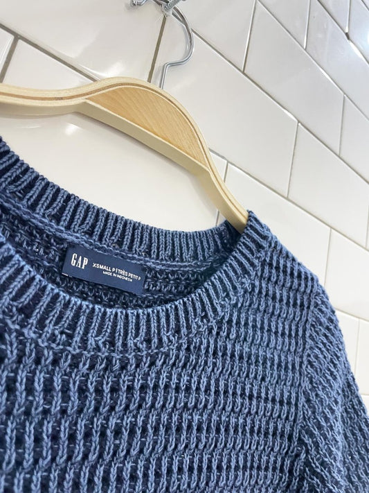 gap scallop hem knit top - good market thrift store