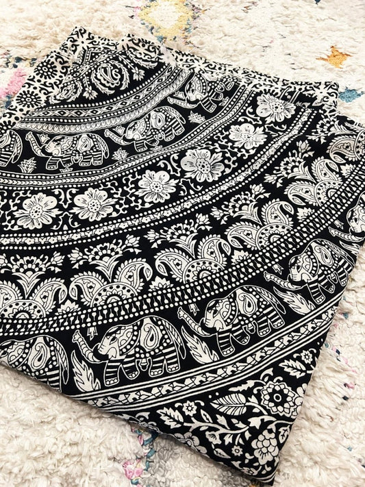 vintage boho mandala tapestry / beach picnic blanket - good market thrift store