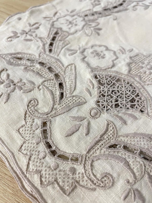 x4 vintage embroidered linen placemats + napkins - good market thrift store