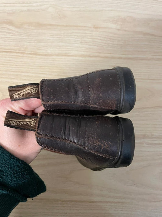 blundstone brown leather chelsea boots - good market thrift store
