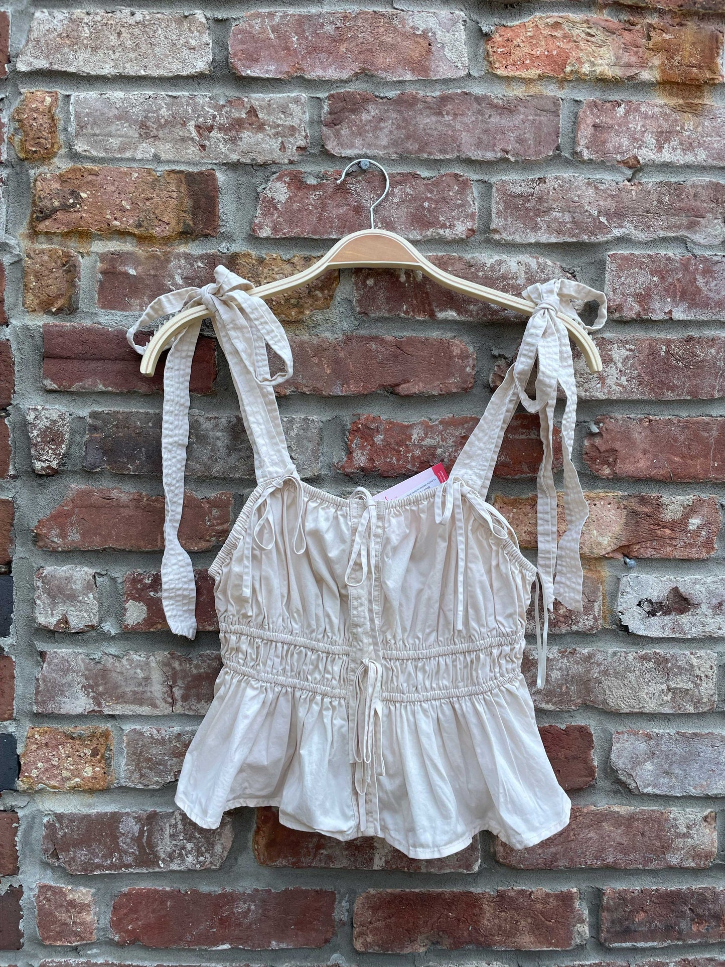 en saison sveta tie shoulder ruched top