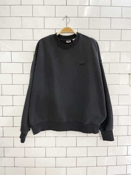 levi's minimal logo crewneck sweatshirt - good market thrift store