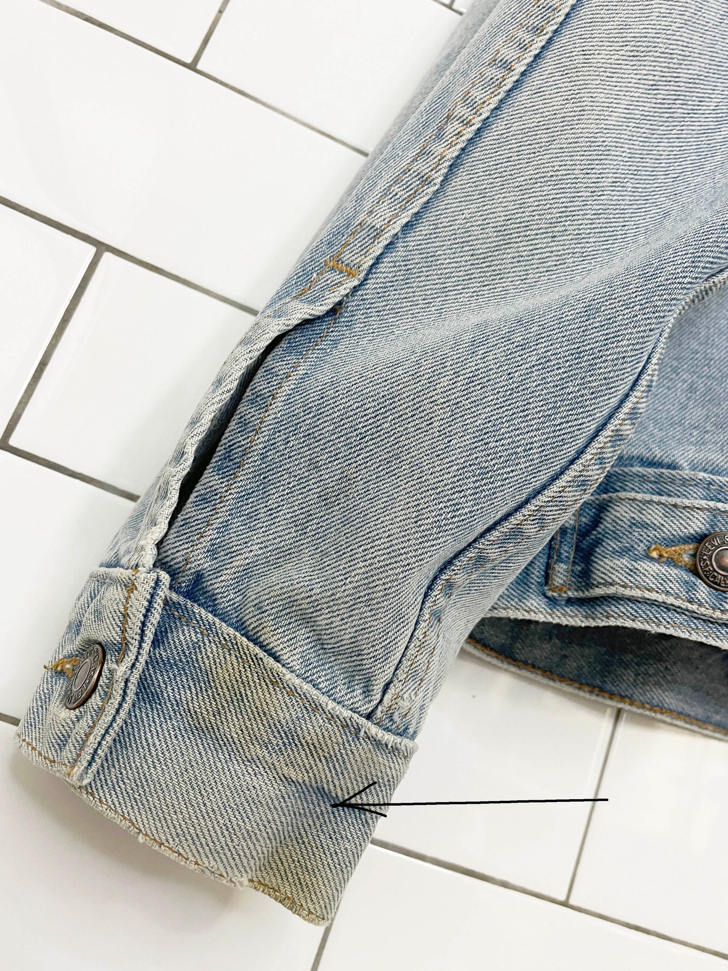 vintage 80s levi's light washed denim trucker jacket | made in Canada