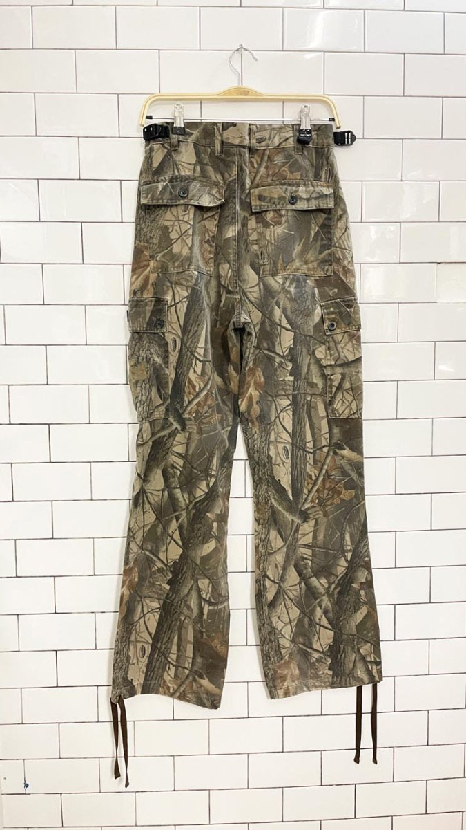 guide series camo cargo parachute pants - good market thrift store