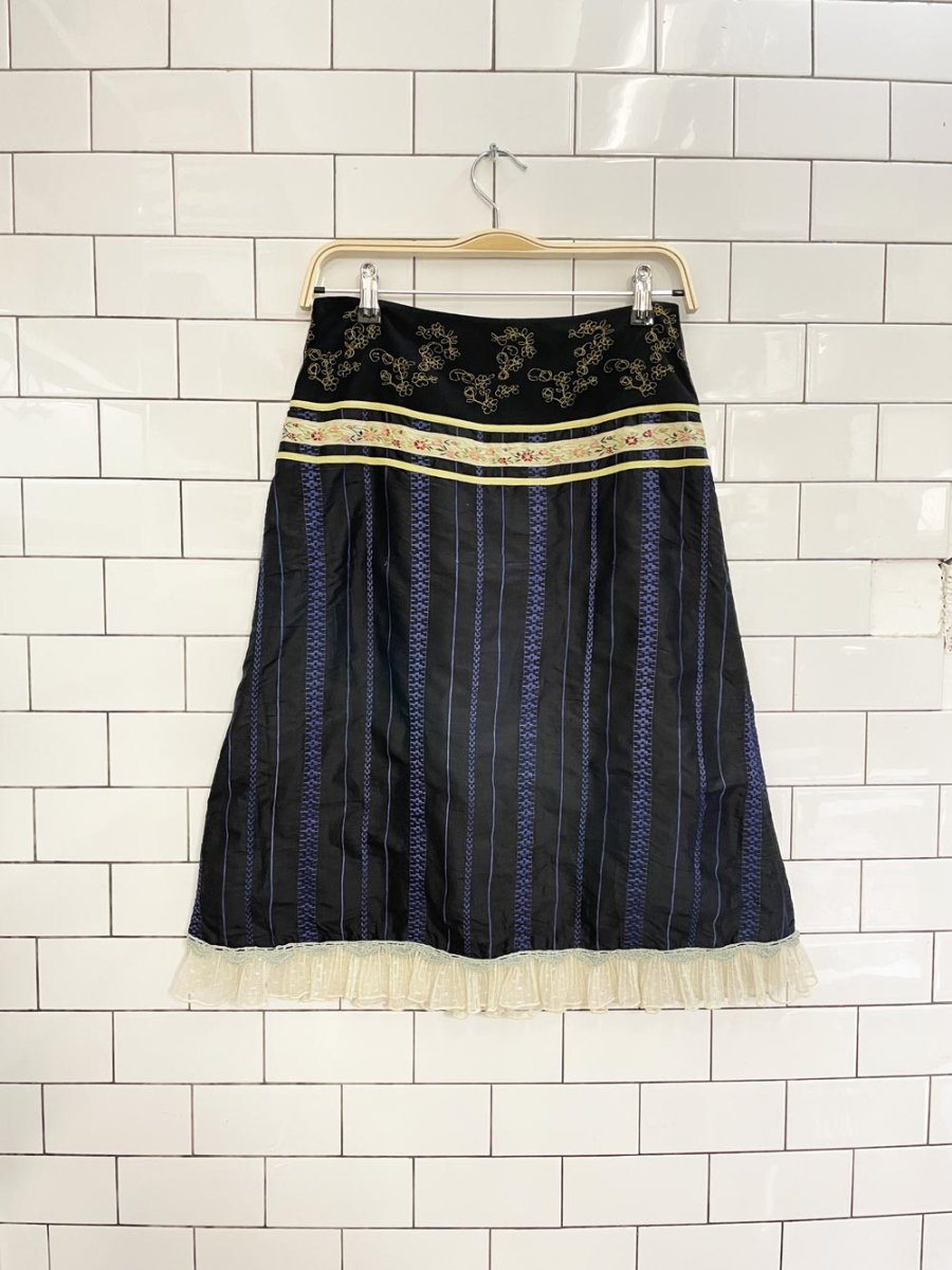 vintage 00s snak embroidered knee - length skirt - good market thrift store