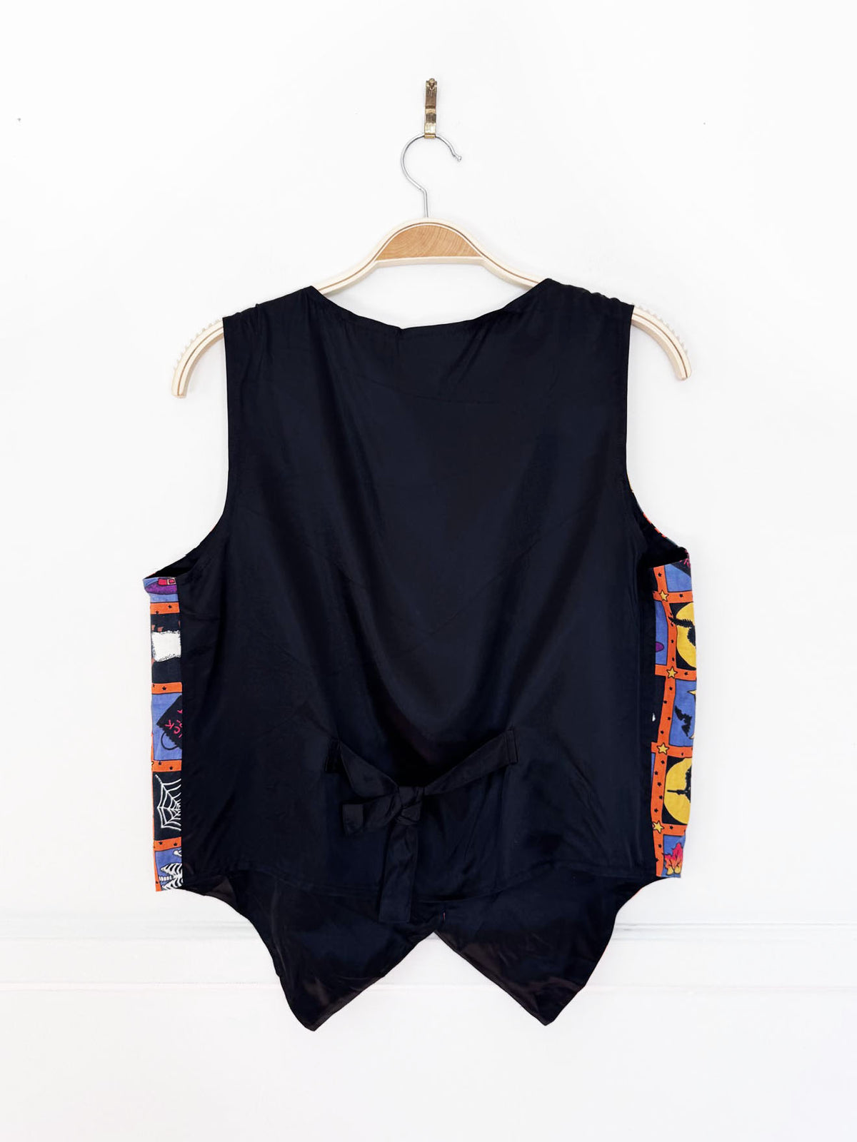 vintage 00s basic editions halloween print vest