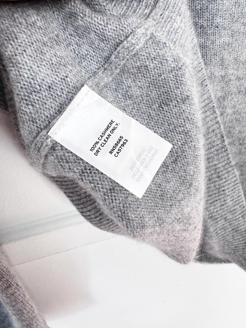nordstrom 100% cashmere knit v-neck sweater