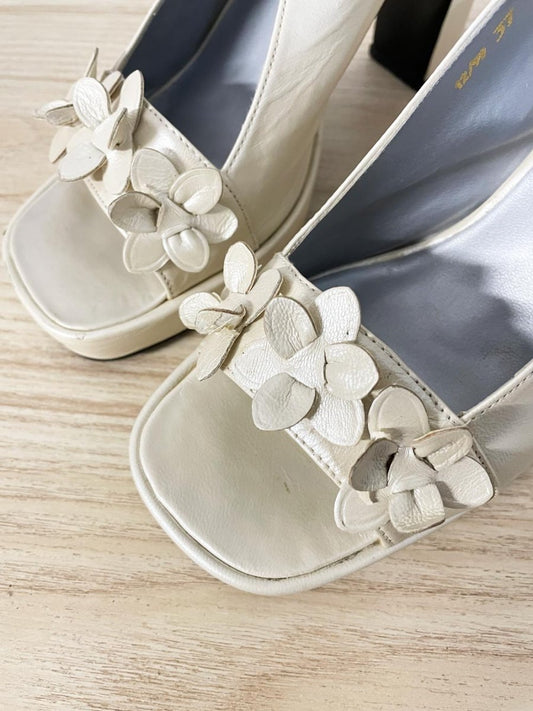 vintage 90s aldo flower detail pearl leather heeled sandal - good market thrift store
