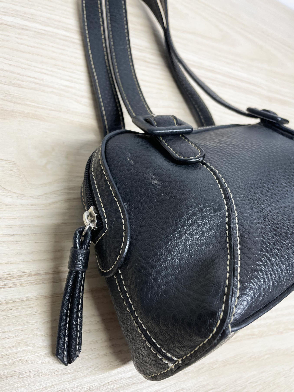 y2k liz claiborne pebbled leather contrast stitch mini shoulder bag