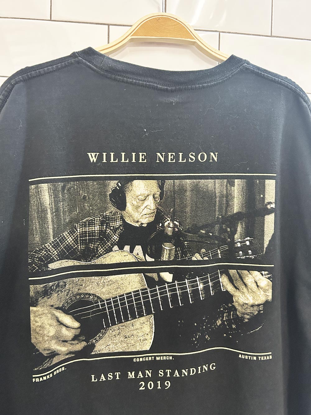 willie nelson last man standing 2019 concert merch tee