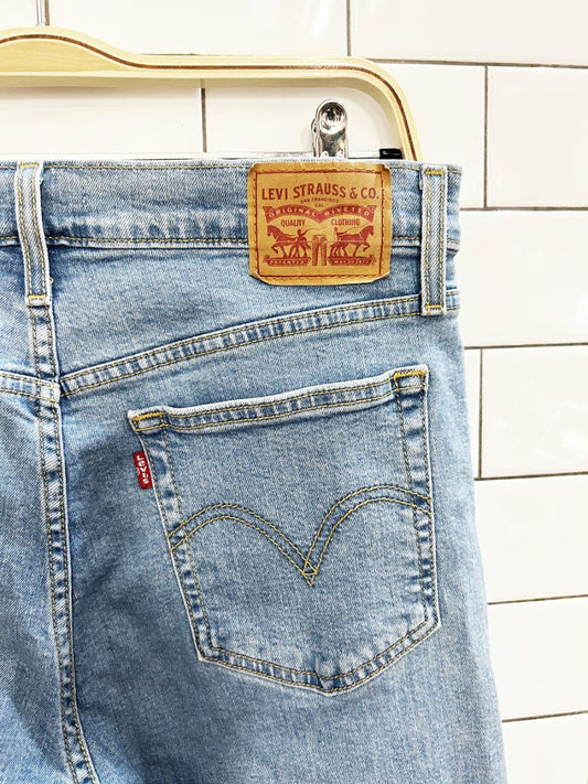 levi's wedgie straight distressed cropped jeans - good market thrift store
