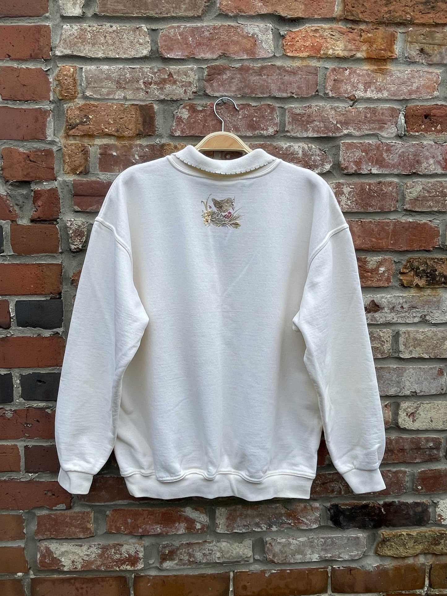 vinitage 00s NR bird + wreath collared crew