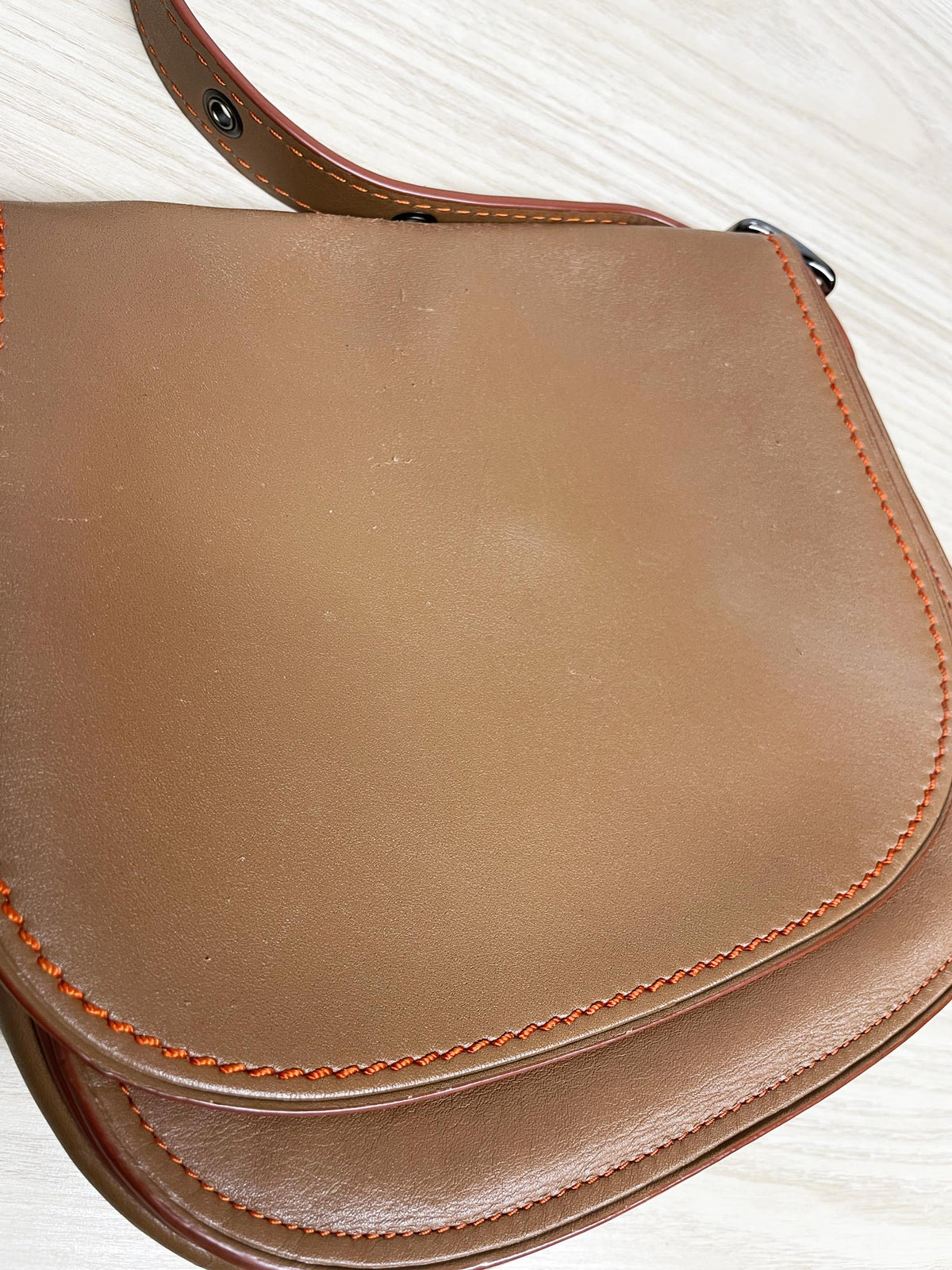 coach 1941 saddle 23 butter leather contrast stitch crossbody shoulder bag | glovetanned