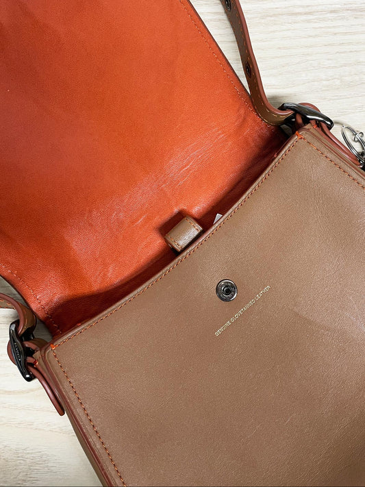 coach 1941 saddle 23 butter leather contrast stitch crossbody shoulder bag | glovetanned
