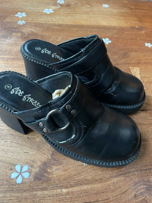 y2k side street chunky heeled harness clog
