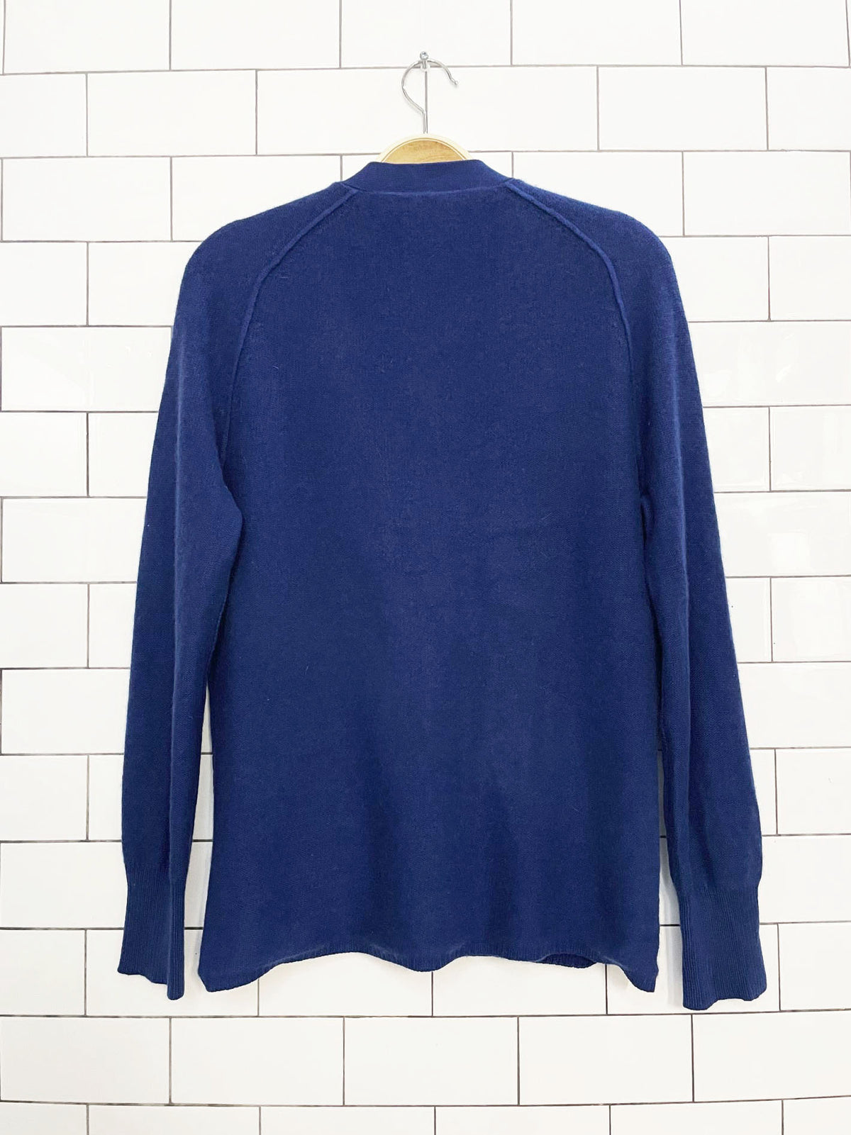 holt renfrew 100% cashmere low v-neck cardigan