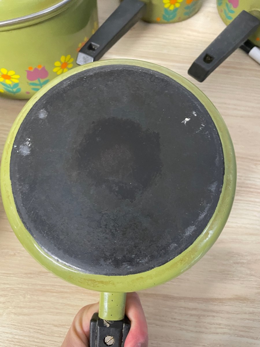 vintage 70s folk floral porcelain enamel cooking set | avacado green | 11 piece set | italy - good market thrift store