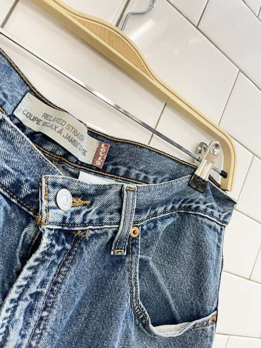 vintage 00s levi's relaxed straight leg jeans - good market thrift store