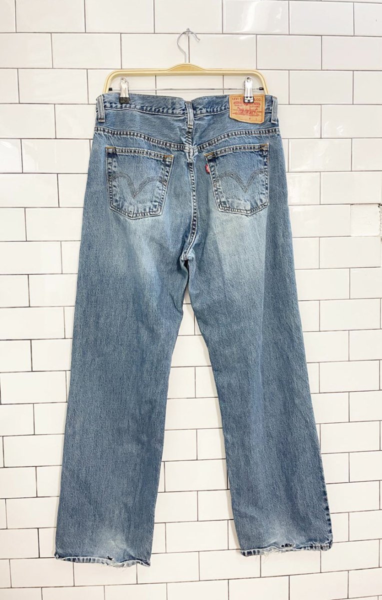vintage 00s levi's relaxed straight leg jeans - good market thrift store