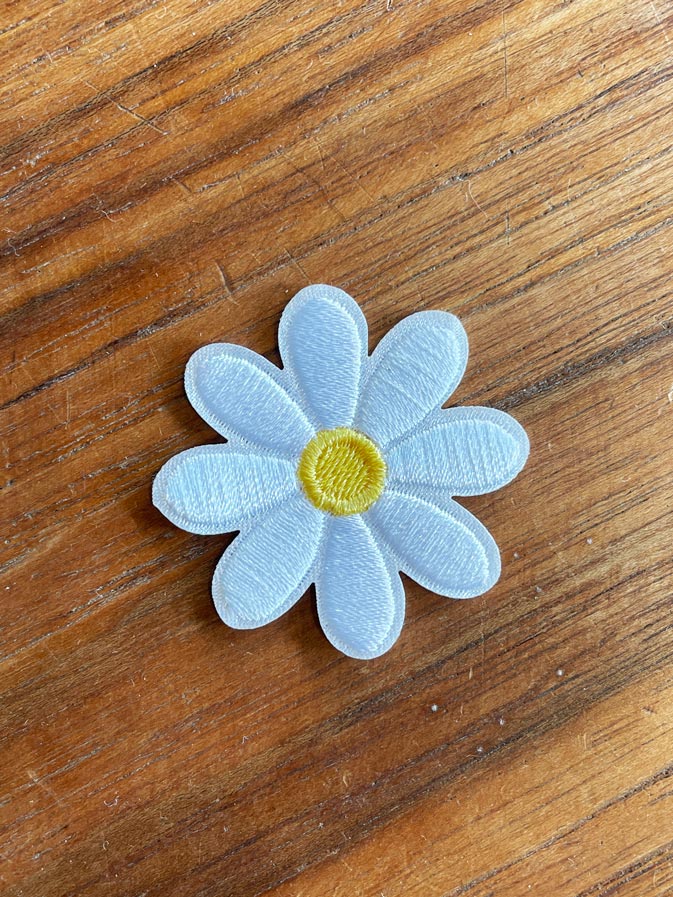 white daisy iron-on / sew-on patch