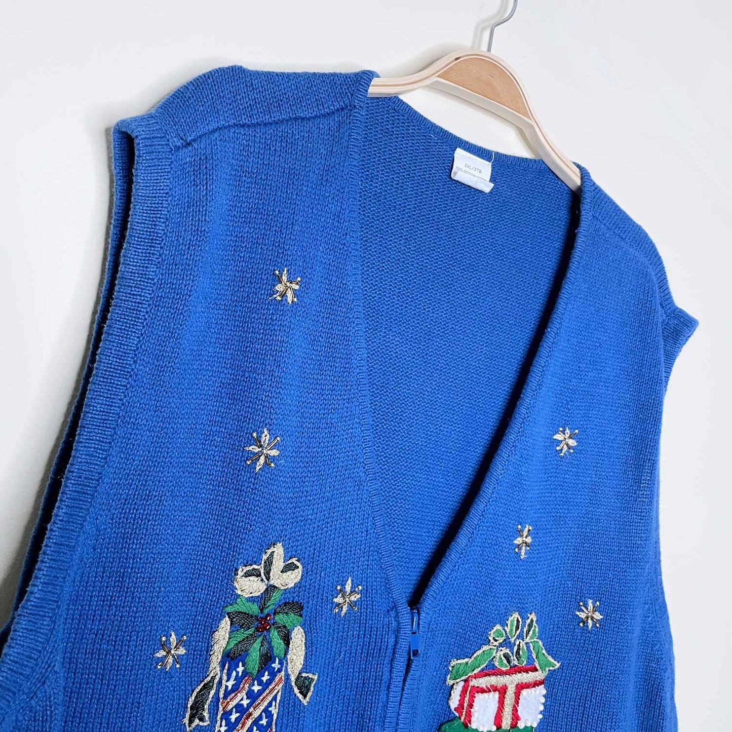 blue knit holiday presents and teddy bear vest - size 3xl
