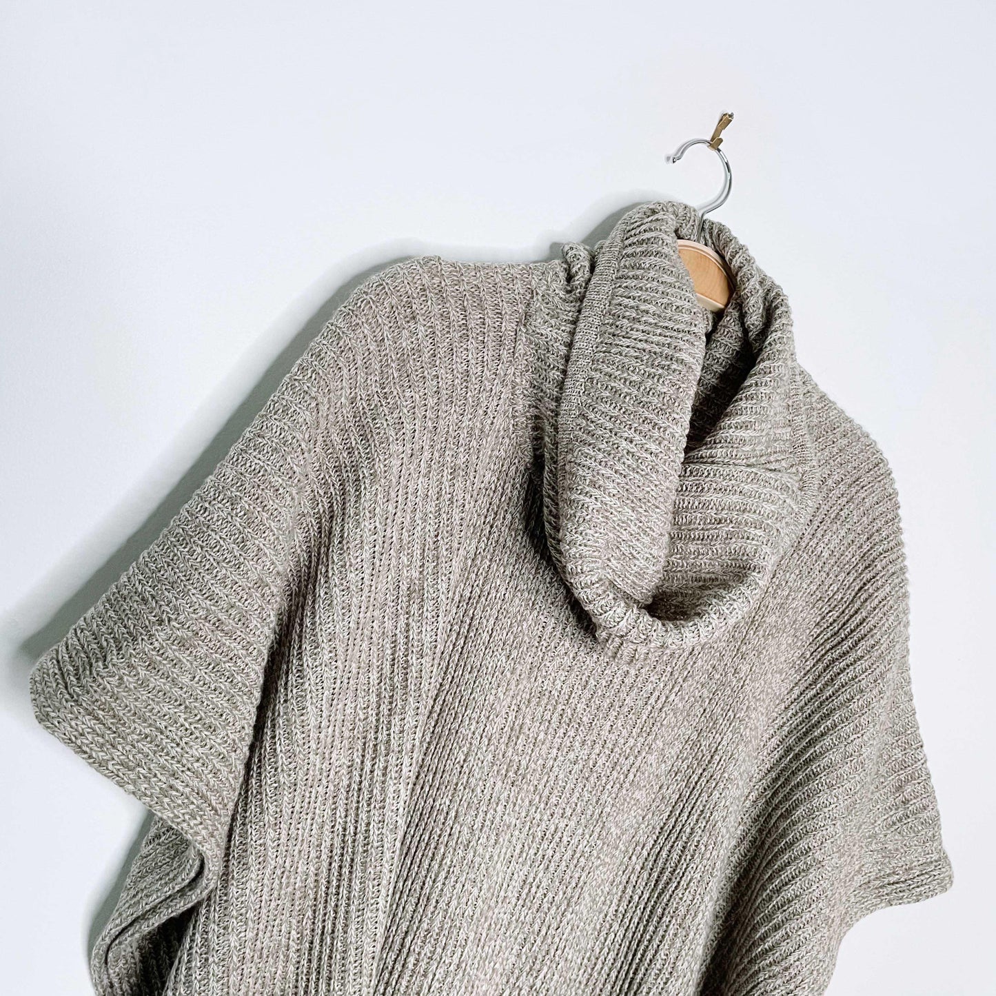 roots 2021 brown knit poncho