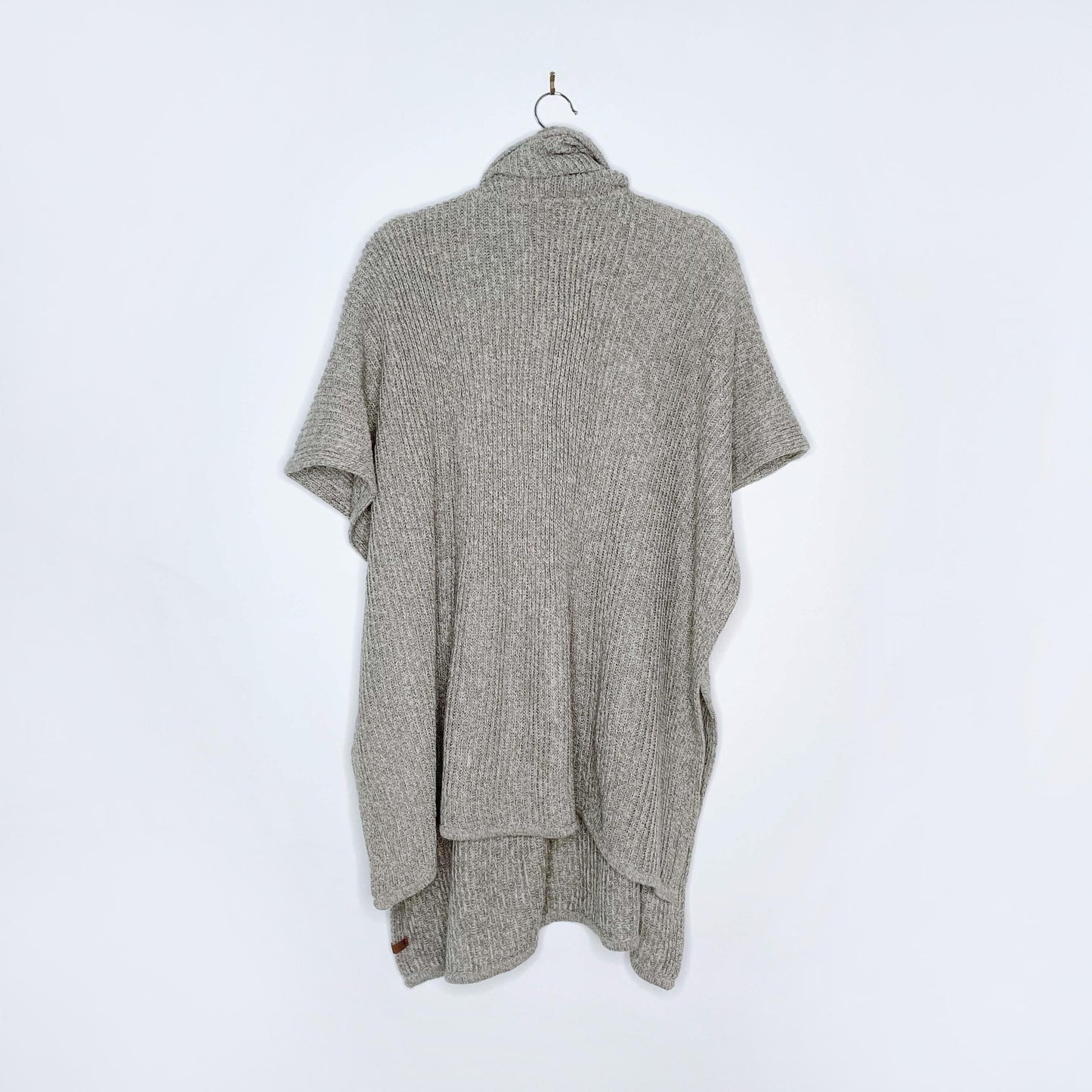 roots 2021 brown knit poncho