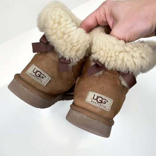 ugg natural mini bailey bow sheepskin boots - size 7