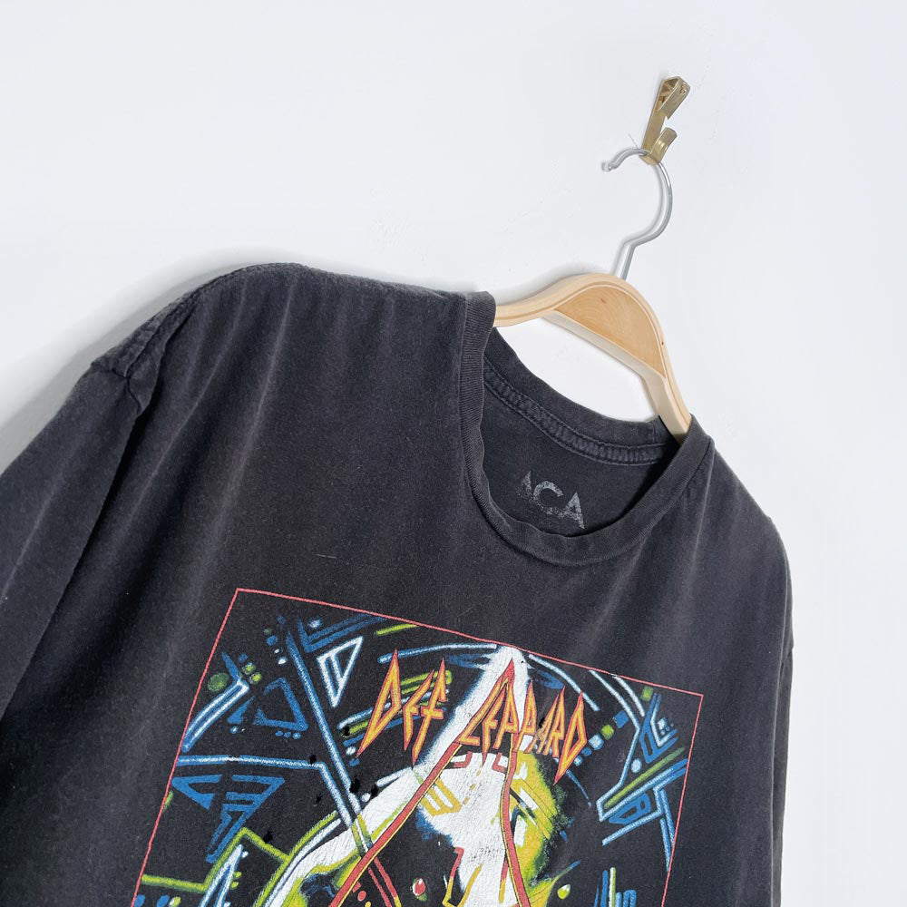 def leppard 2019 hysteria crop tee