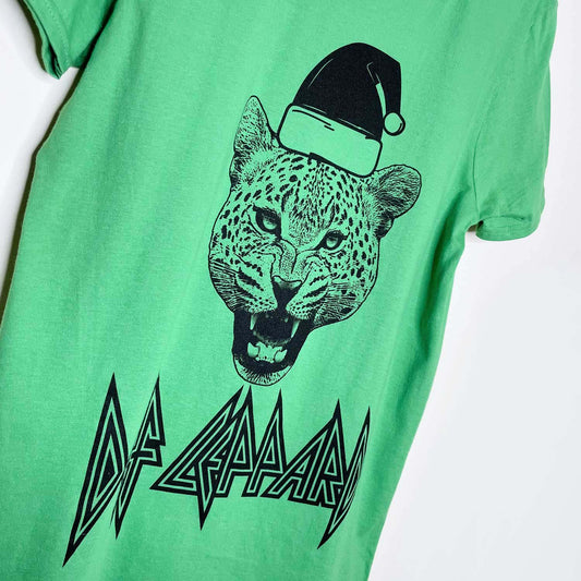 def leppard green santa hat band tee - size small
