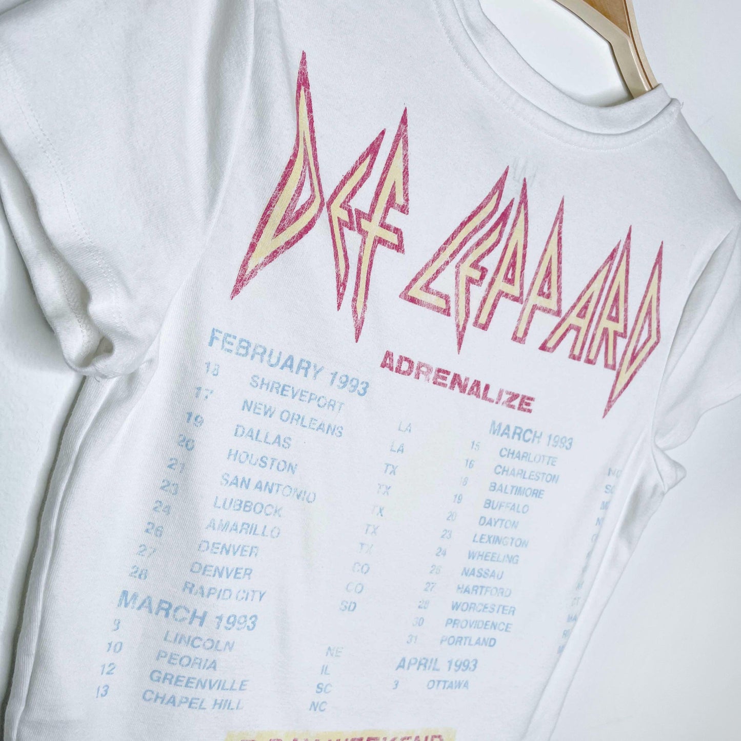 gap def leppard cropped tee