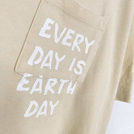 gap x earth activist crop pocket tee