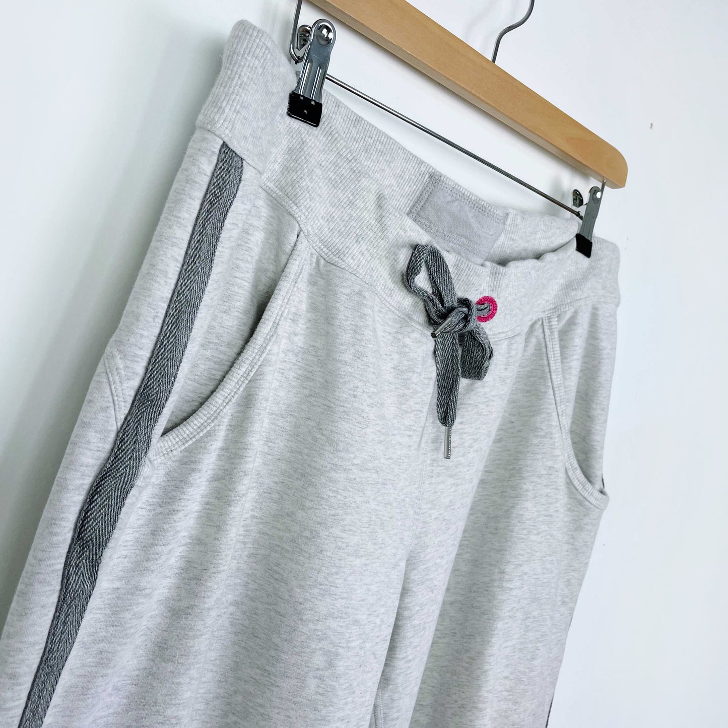 lululemon sweatpants with side stripe band - size 12