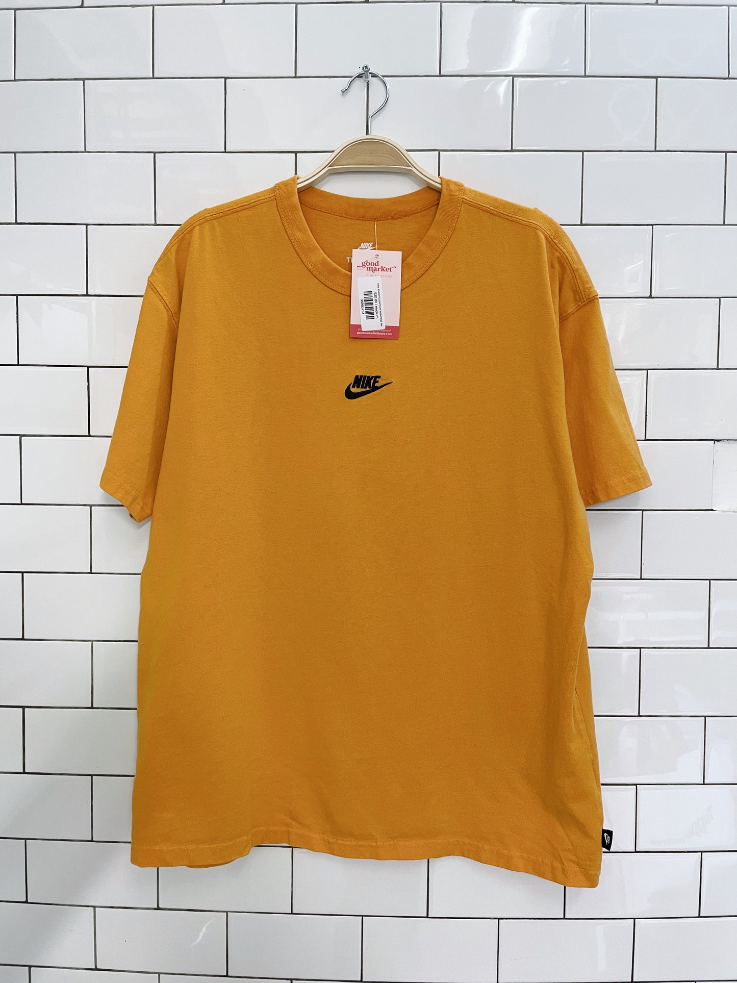 nike loose fit premium essential tee