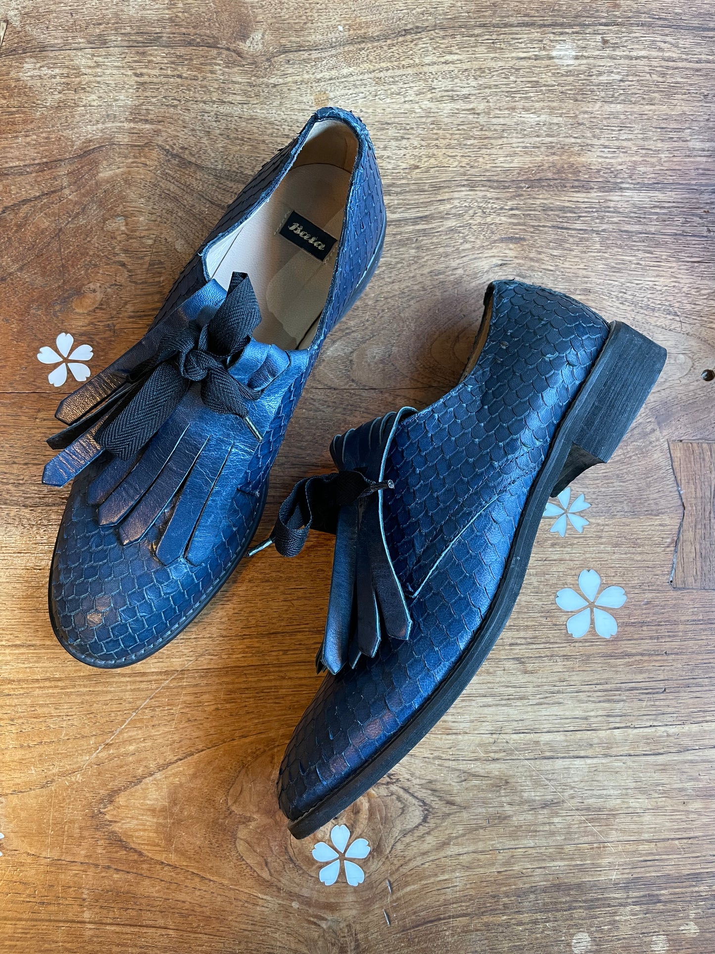 vintage bata snakeskin fringe loafers