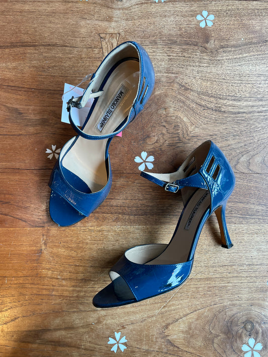 manolo blahnik blue patent ankle strap heeled sandals