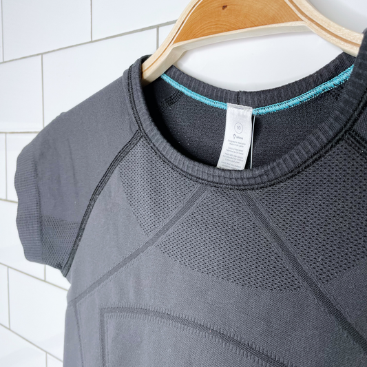 ivivva short sleeve fly tech tee - size 10