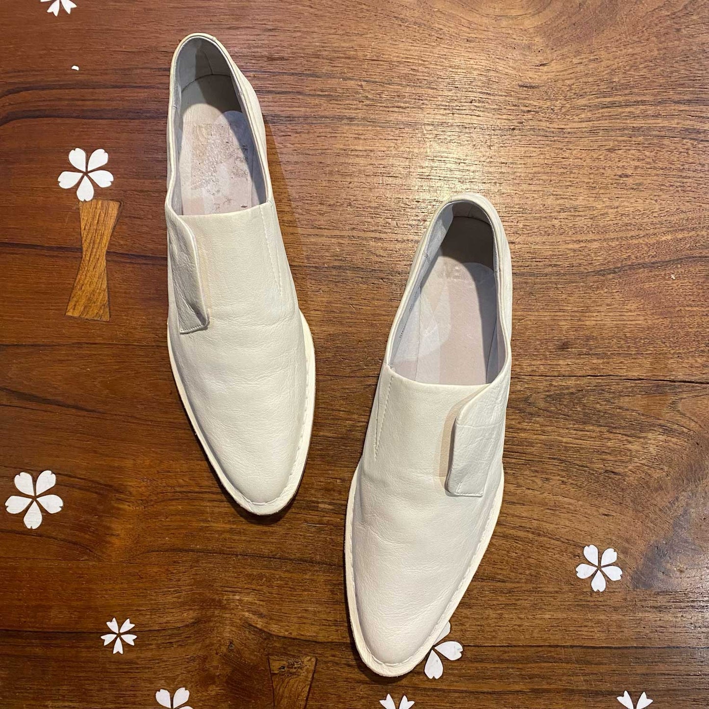 jnby white leather point toe slip on loafers - size 38