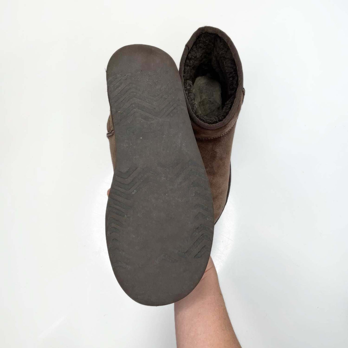 ugg mini II brown sheepskin boots - size 9