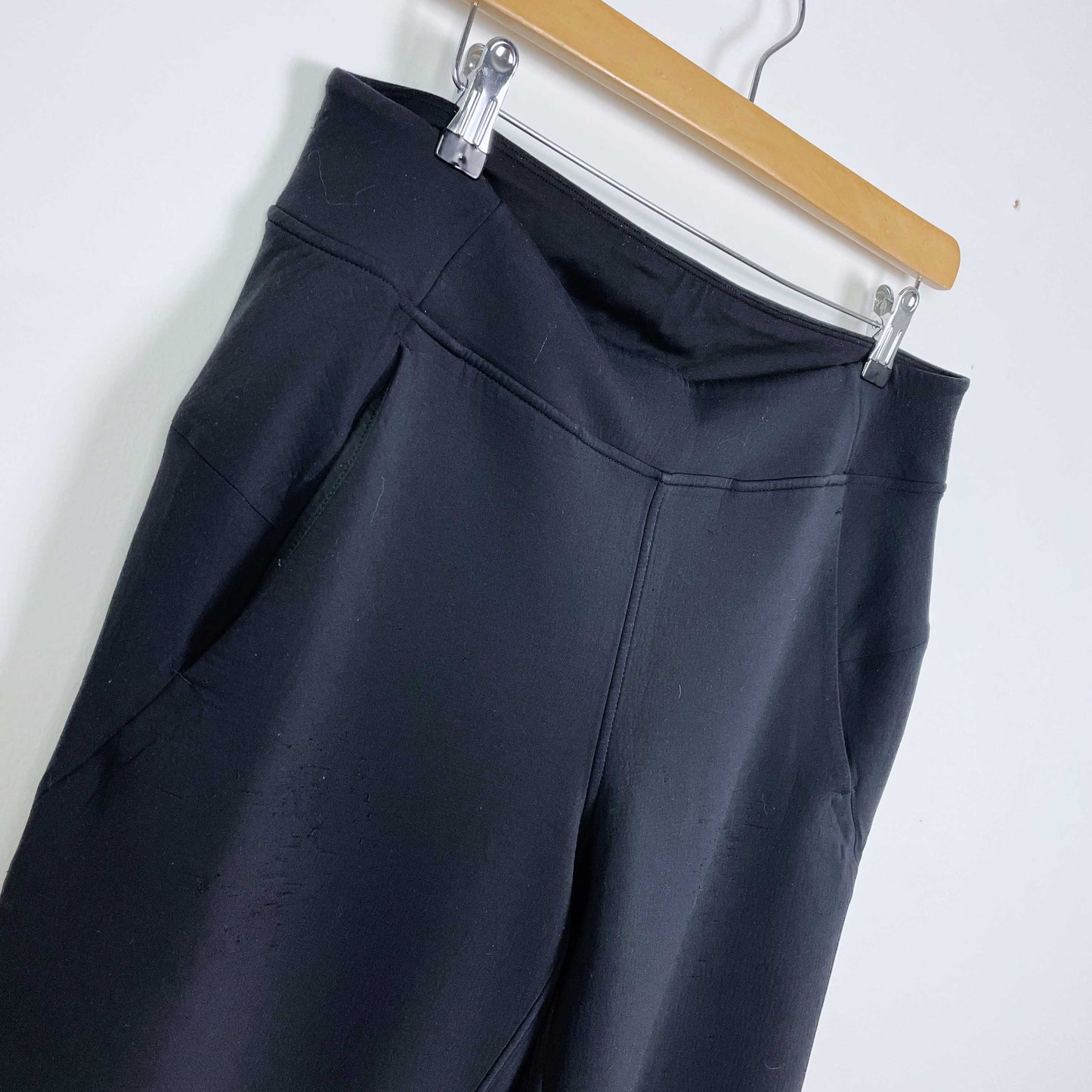 lululemon black neoprene tapered joggers - size 10