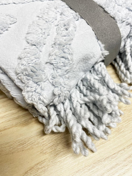 nwt home trends tufted cotton throw - good market thrift store