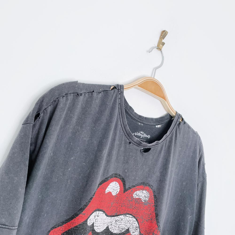 rolling stones x bravado 2022 oversized distressed tongue graphic tee