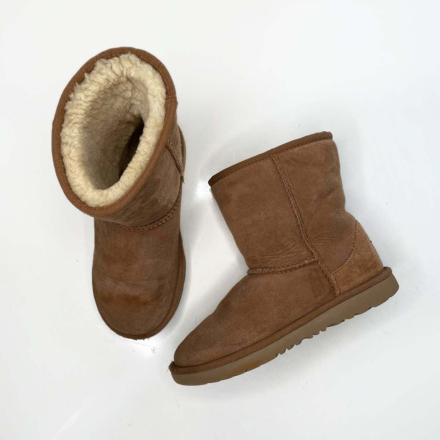 ugg classic short chestnut sheepskin boots - size 4