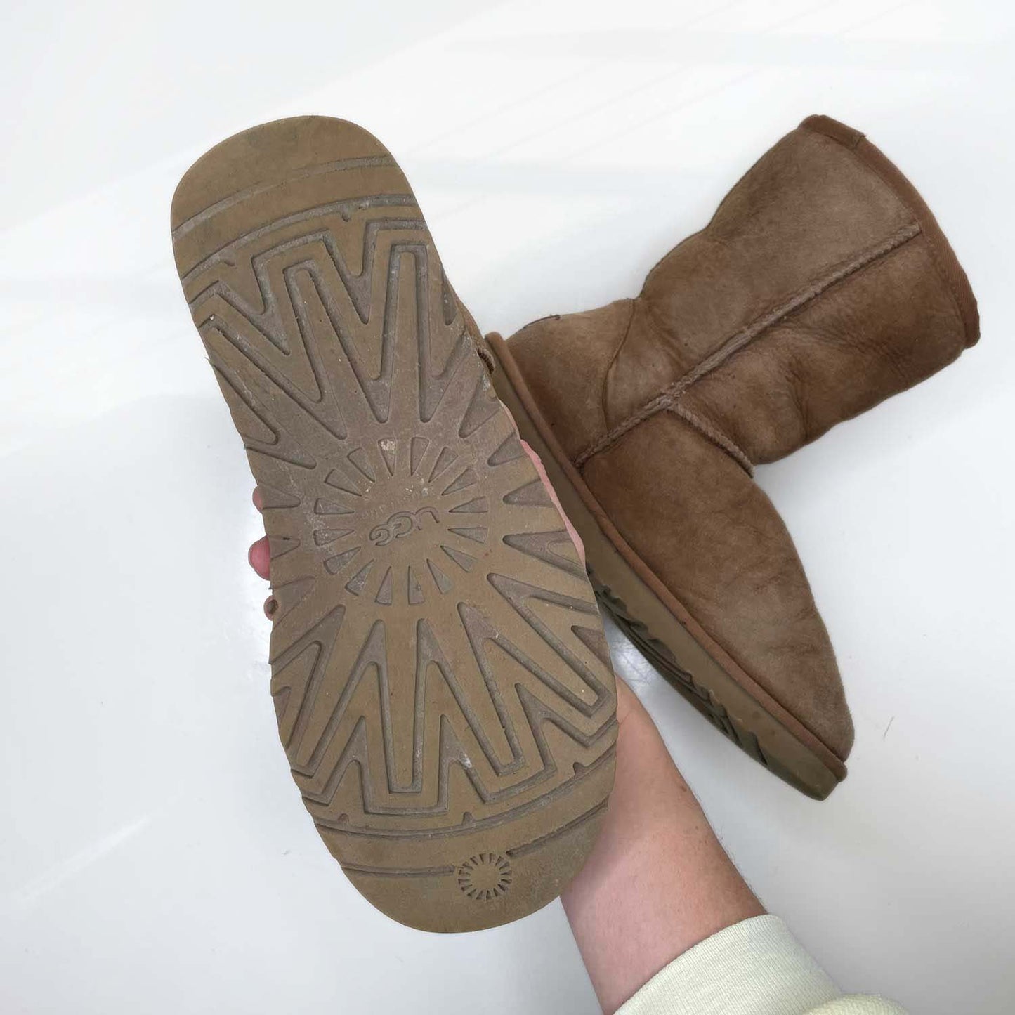 ugg classic short chestnut sheepskin boots - size 7