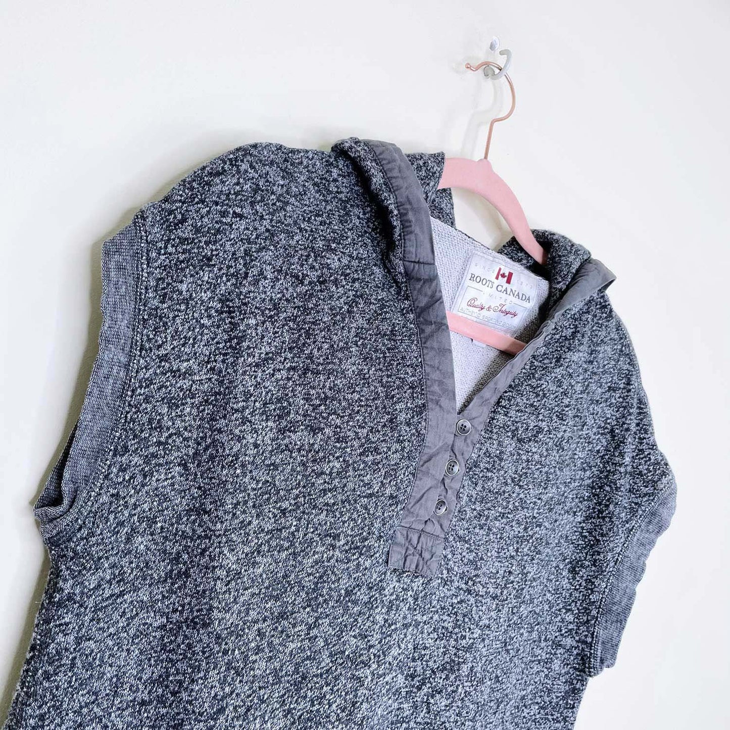 roots black pepper sleeveless hoodie - size small